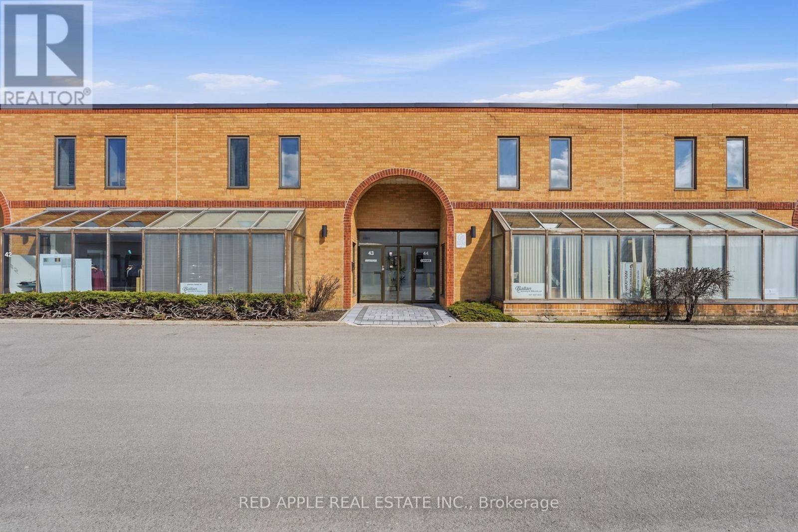 43 - 400 CREDITSTONE ROAD