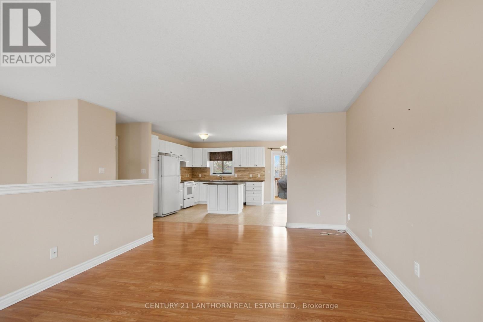 6 CHISHOLM SQUARE - 6