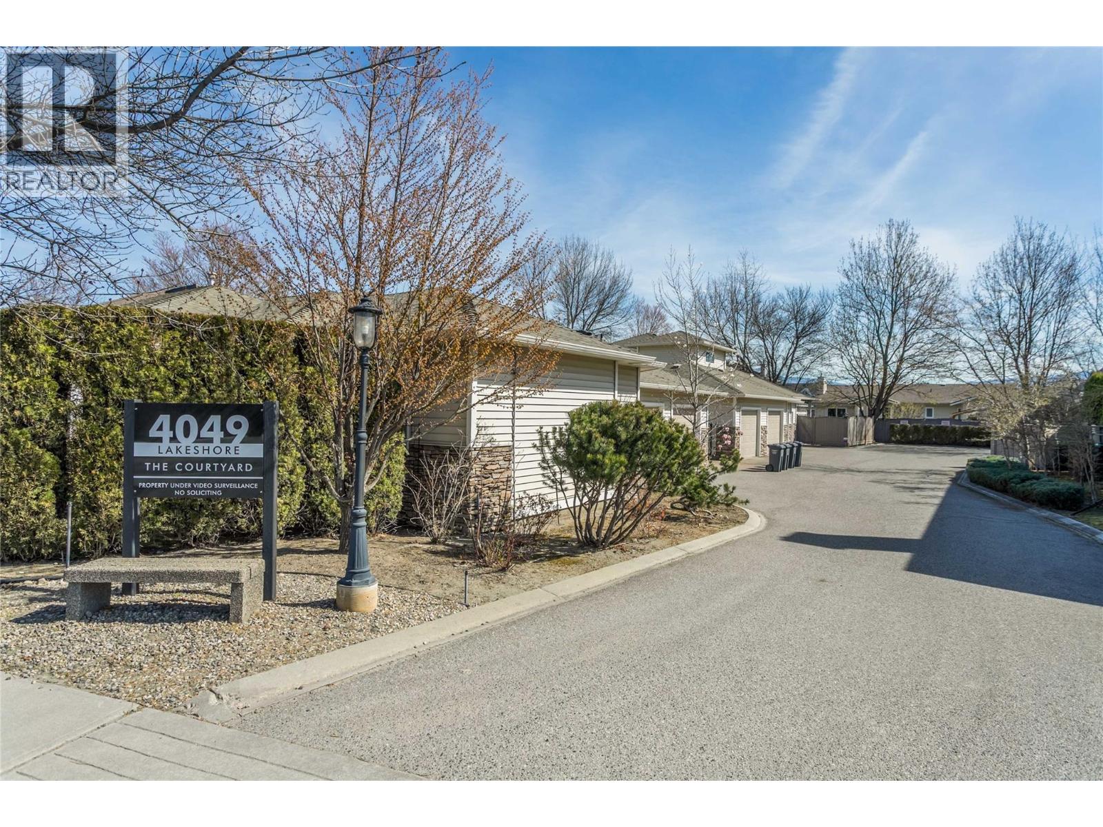 102 4049 LAKESHORE Road, Kelowna