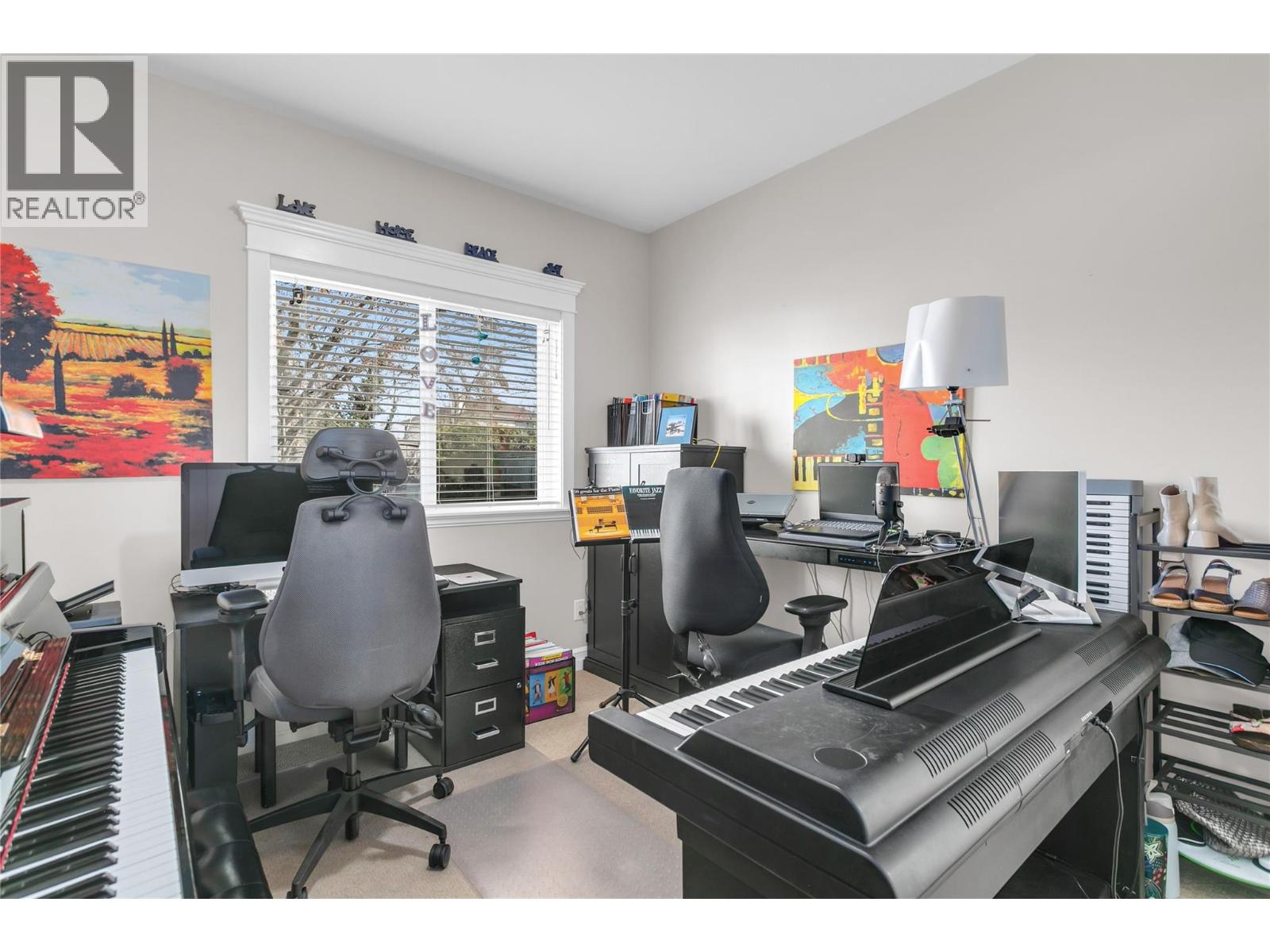 102 4049 LAKESHORE Road, Kelowna