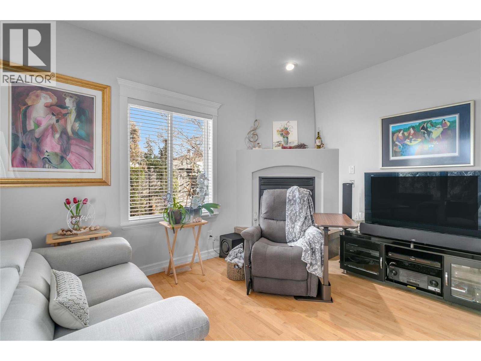 102 4049 LAKESHORE Road, Kelowna