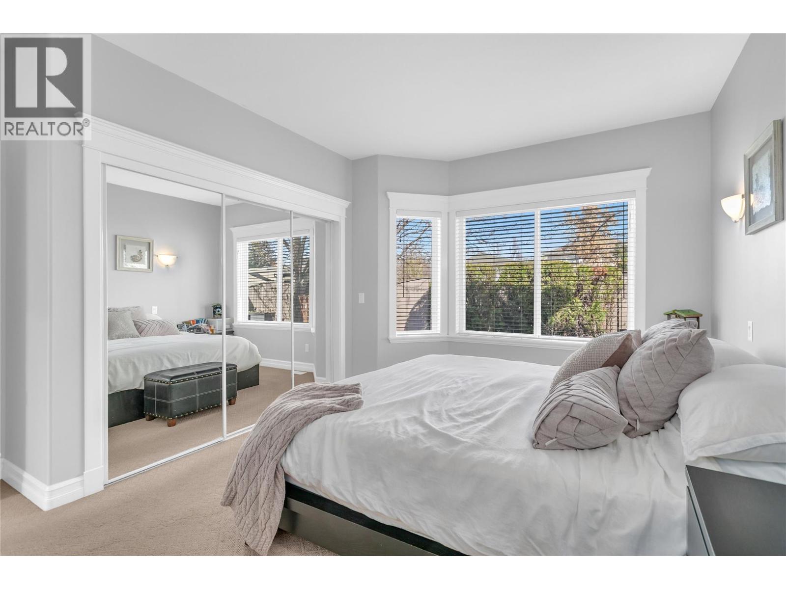 102 4049 LAKESHORE Road, Kelowna