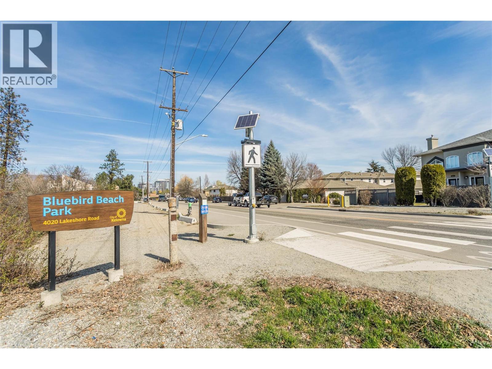 102 4049 LAKESHORE Road, Kelowna