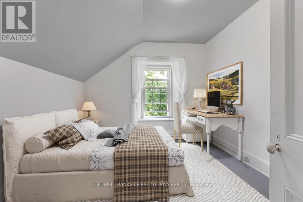 2nd bedroom - virtually staged