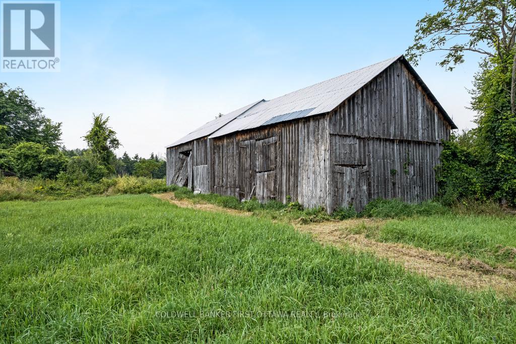 1825 post and beam barn