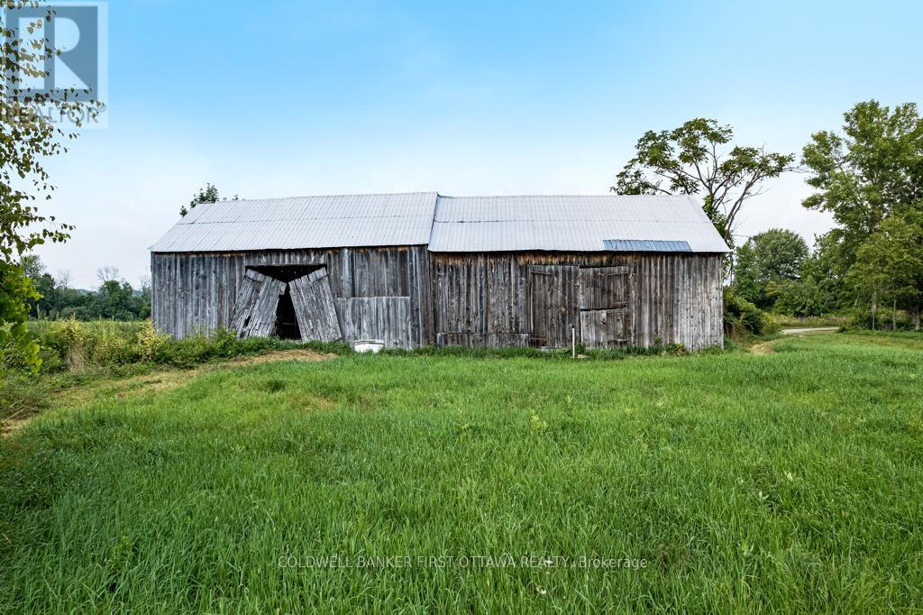 1825 post and beam barn