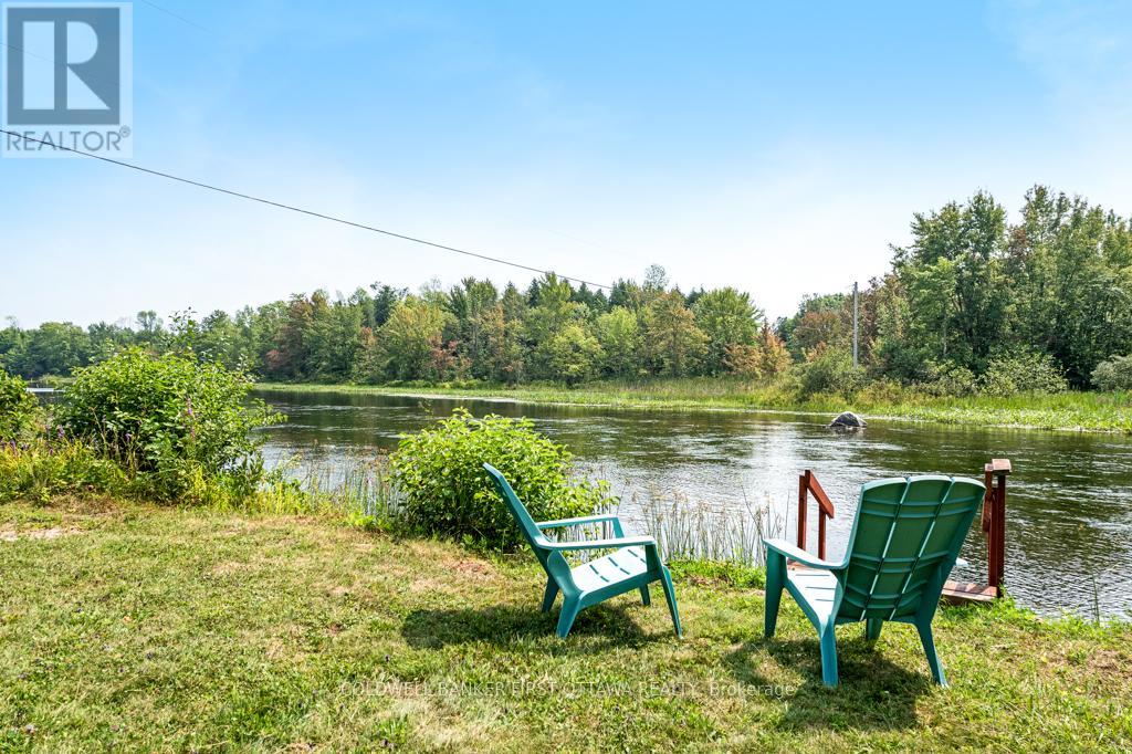 1200 ft of waterfront on Tay River