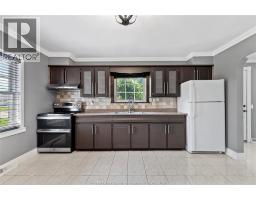 Kitchen - 76 Texas, Amherstburg, ON N9V2R7 Photo 10