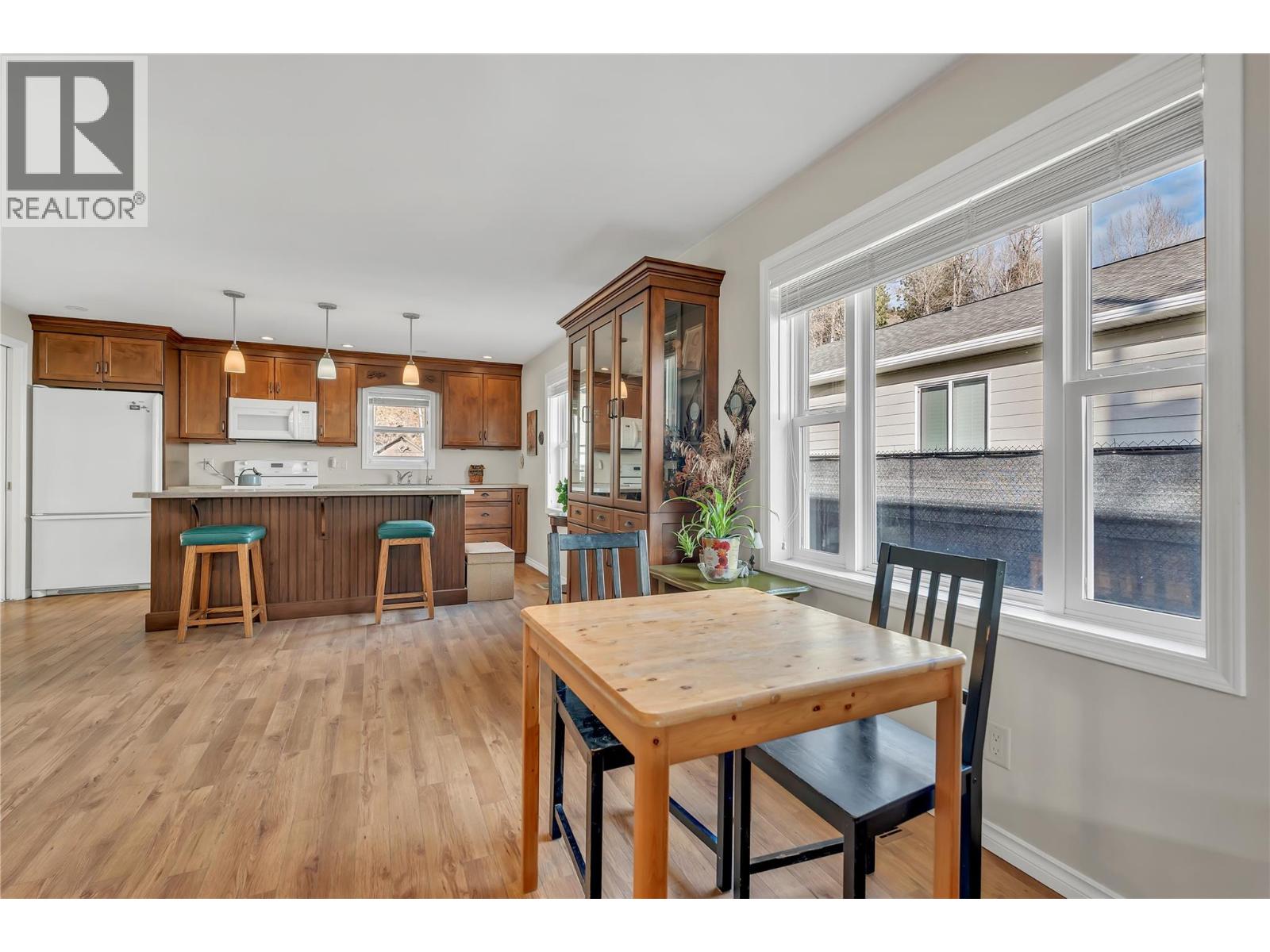 495 AUBURN CRESCENT - 9