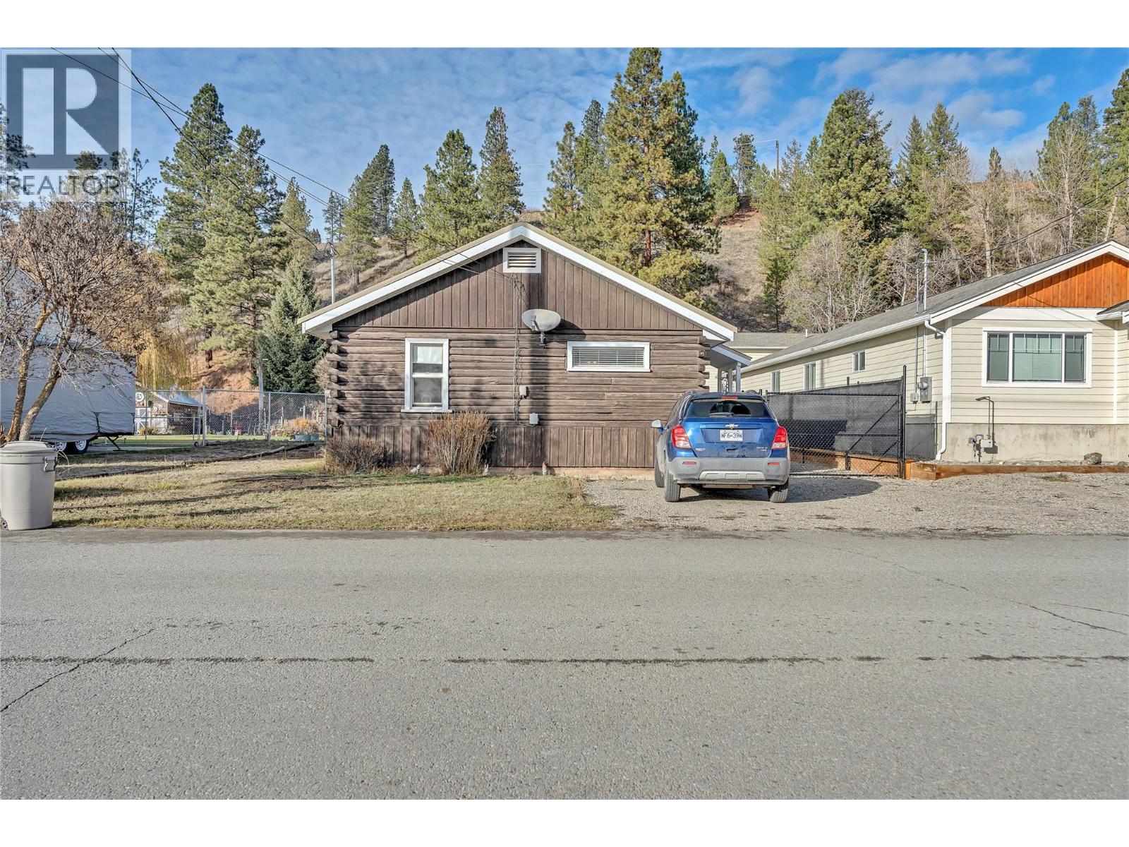 495 AUBURN CRESCENT - Image 2