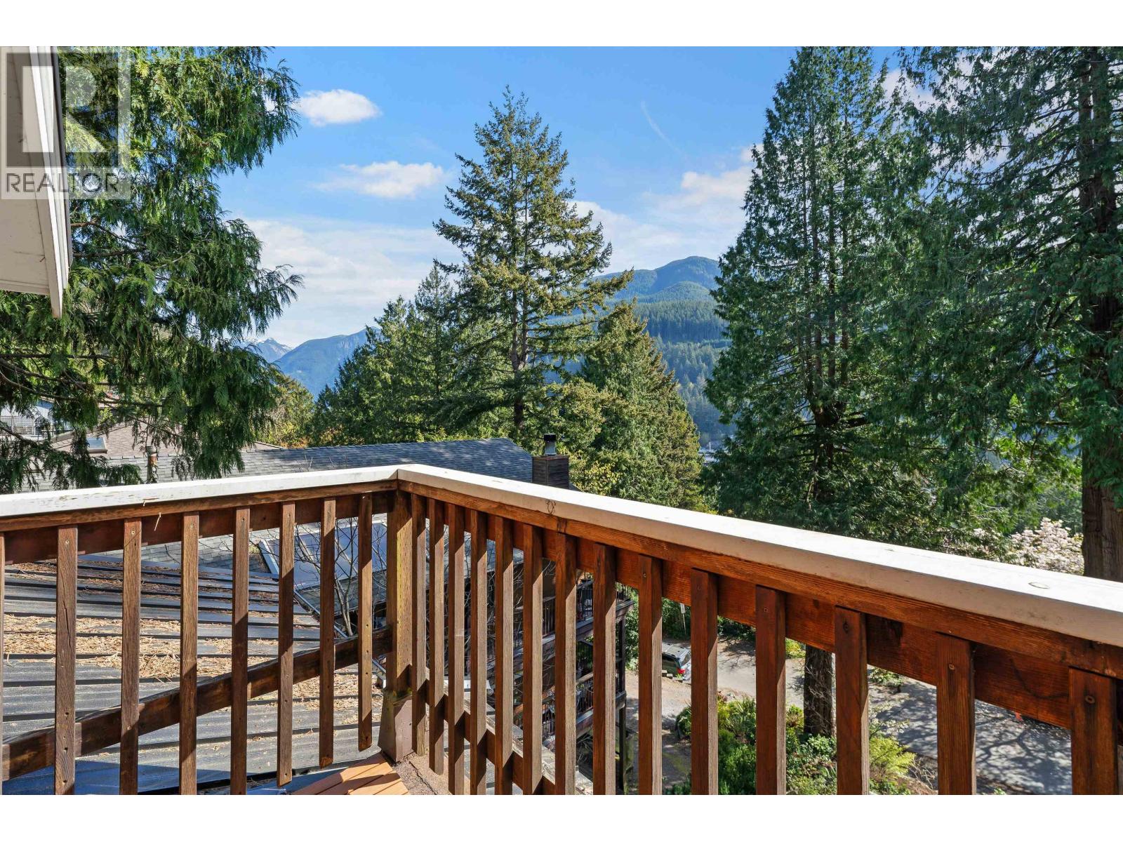 6524 WELLINGTON AVENUE, West Vancouver