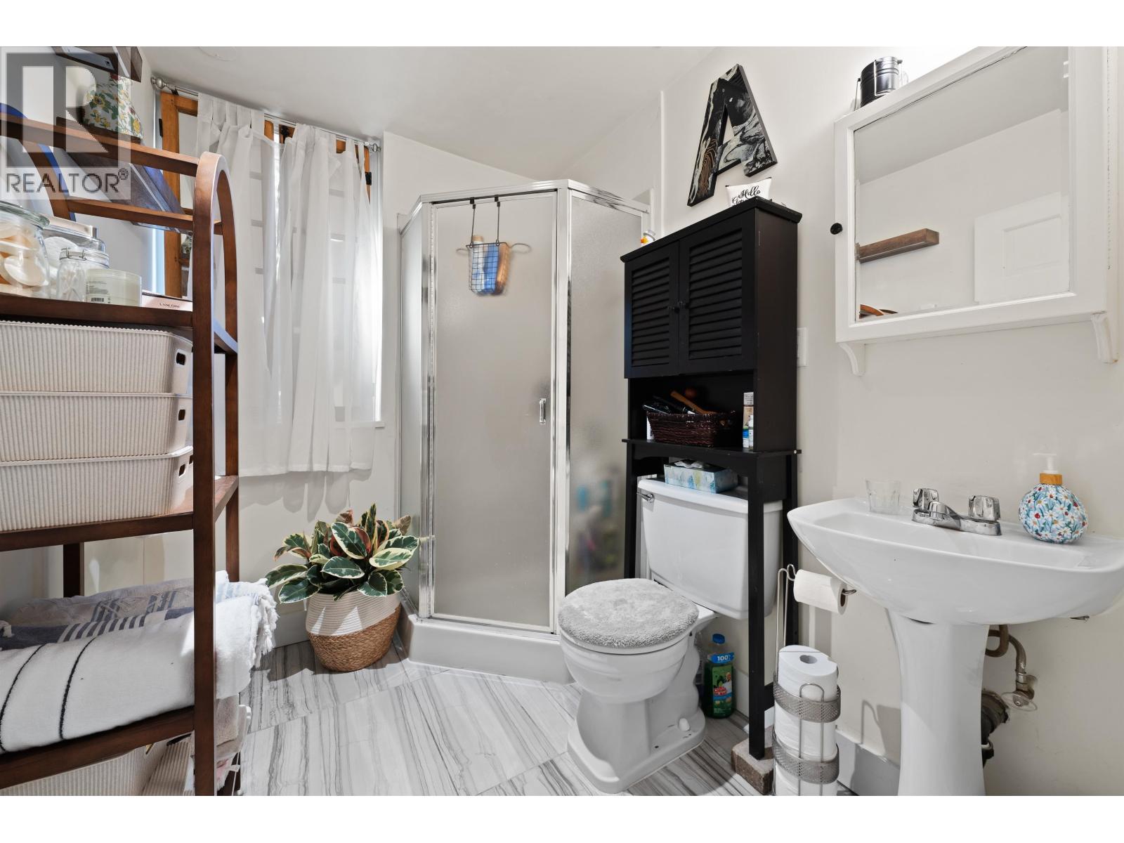 6524 WELLINGTON AVENUE, West Vancouver