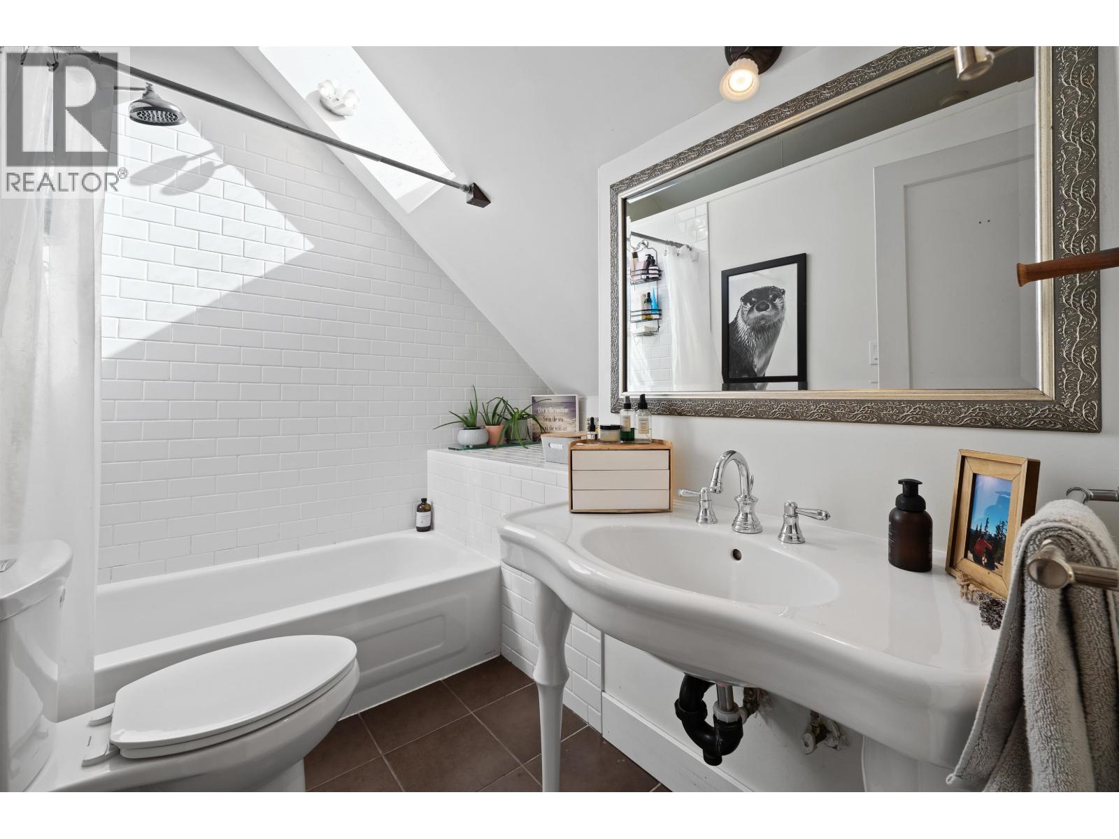 6524 WELLINGTON AVENUE, West Vancouver