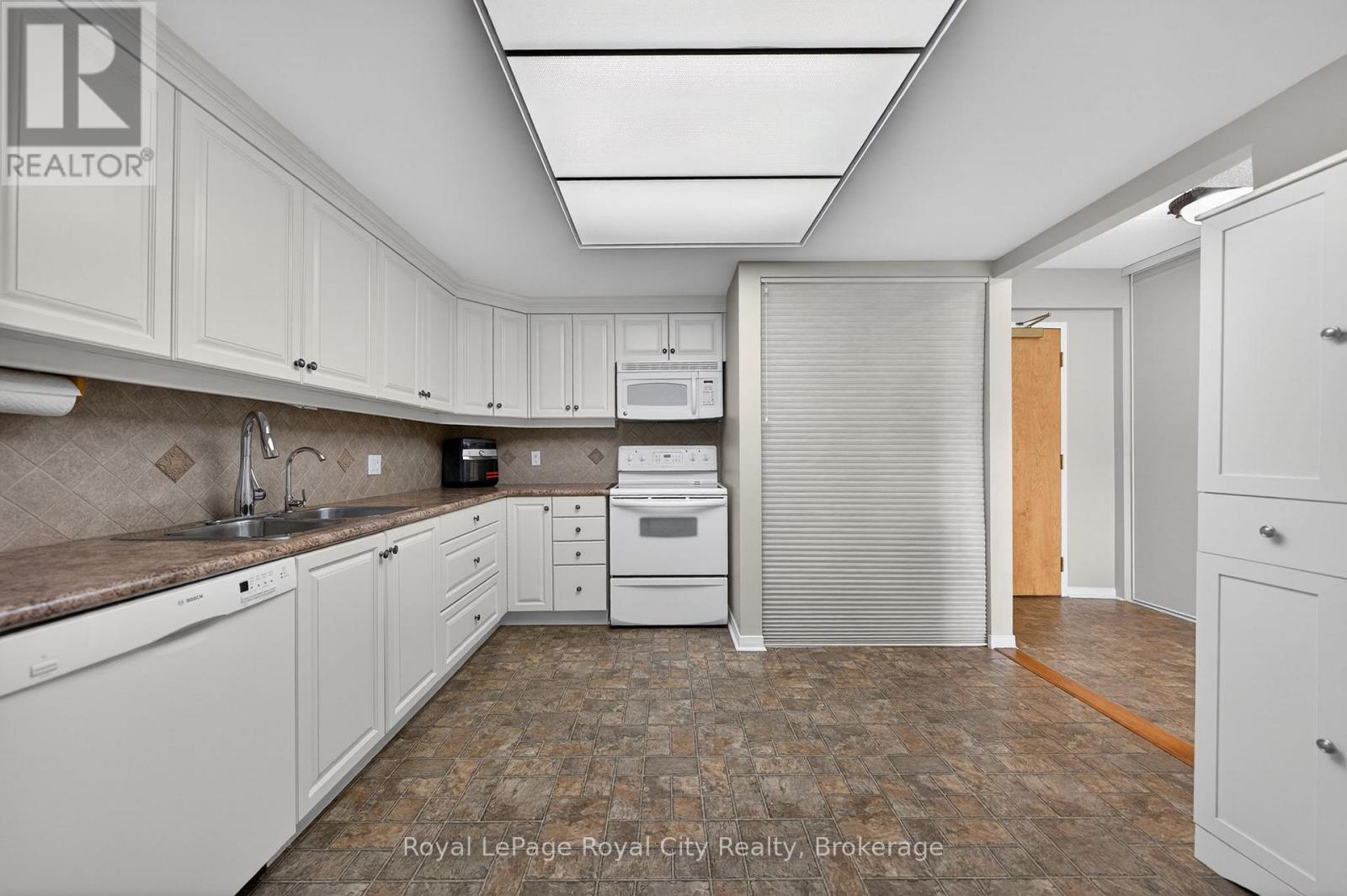 #402 105 BAGOT STREET - 13