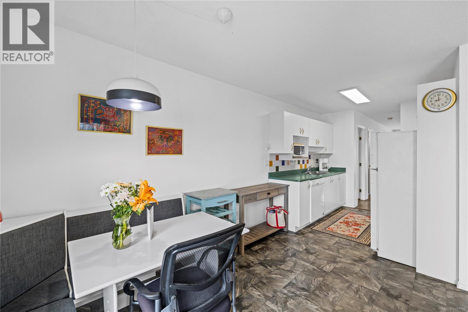 #4 668 BEACH RD - 14