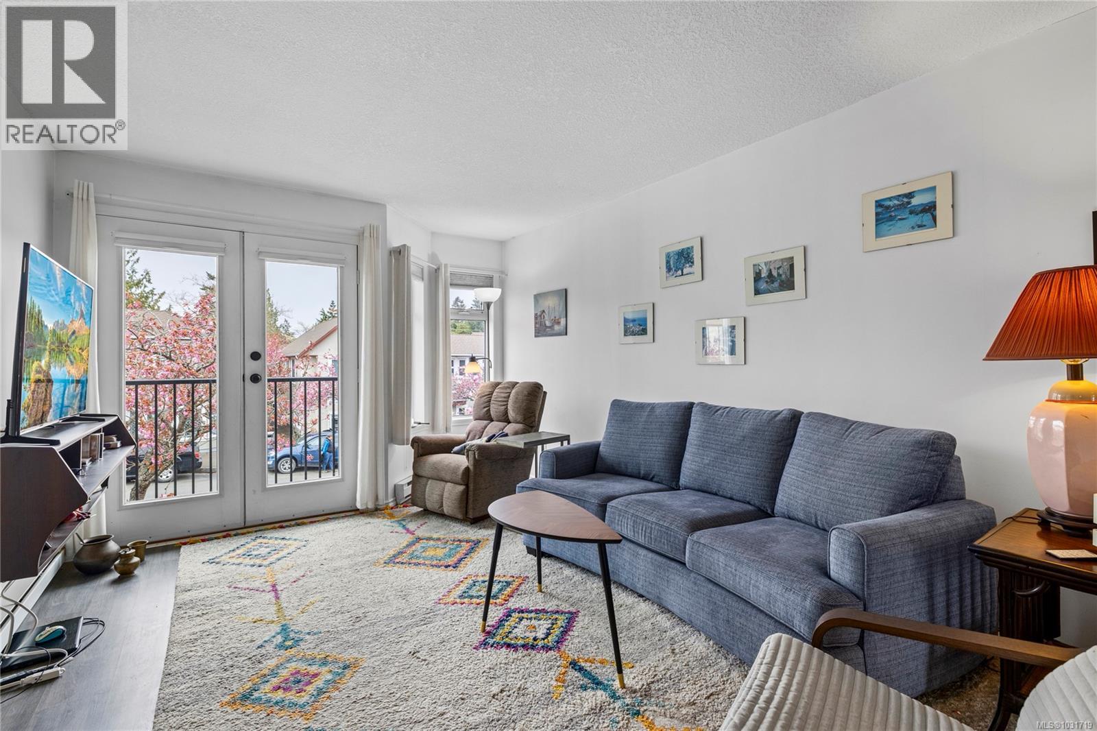 #4 668 BEACH RD - 18