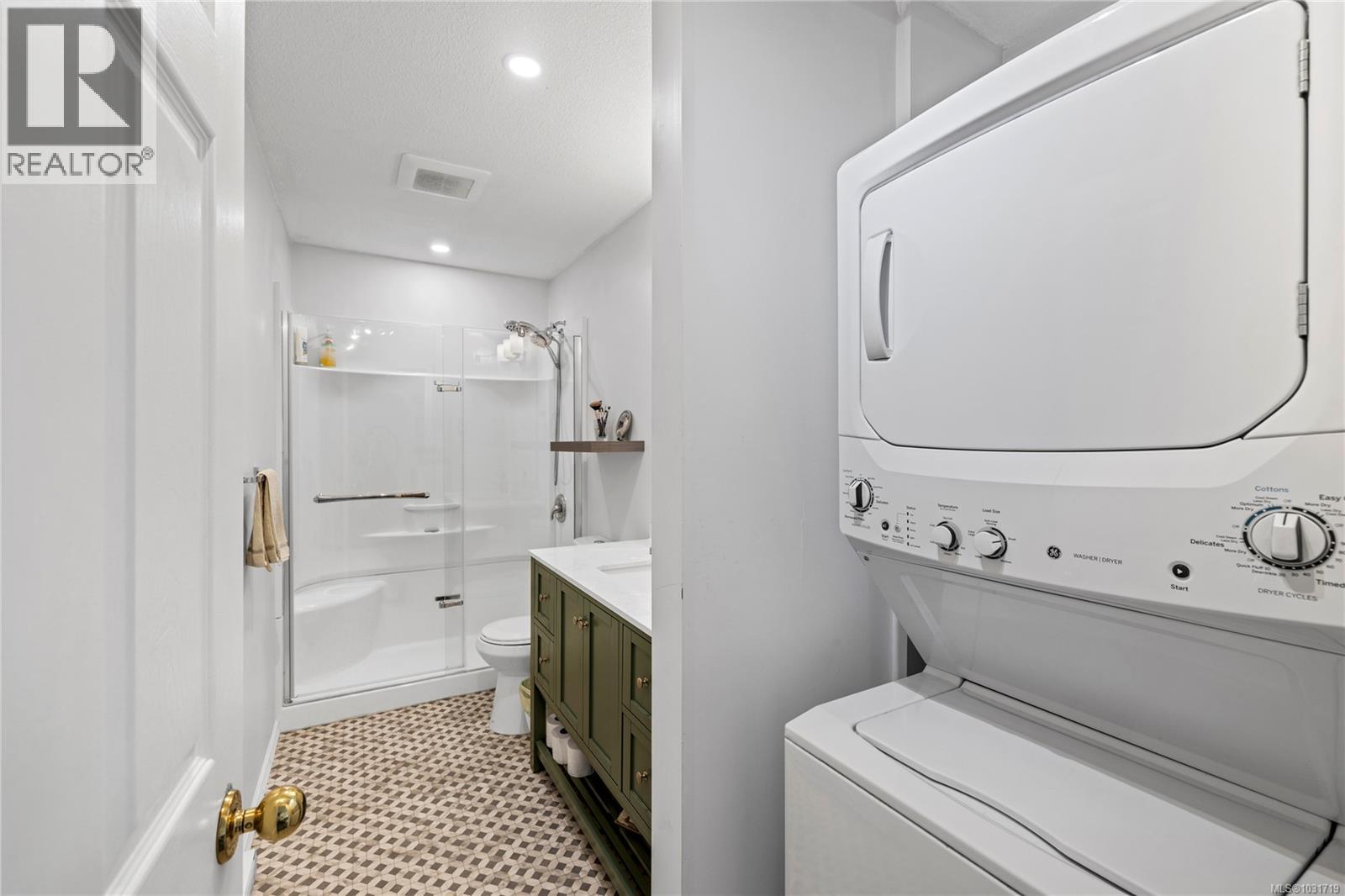 #4 668 BEACH RD - 21