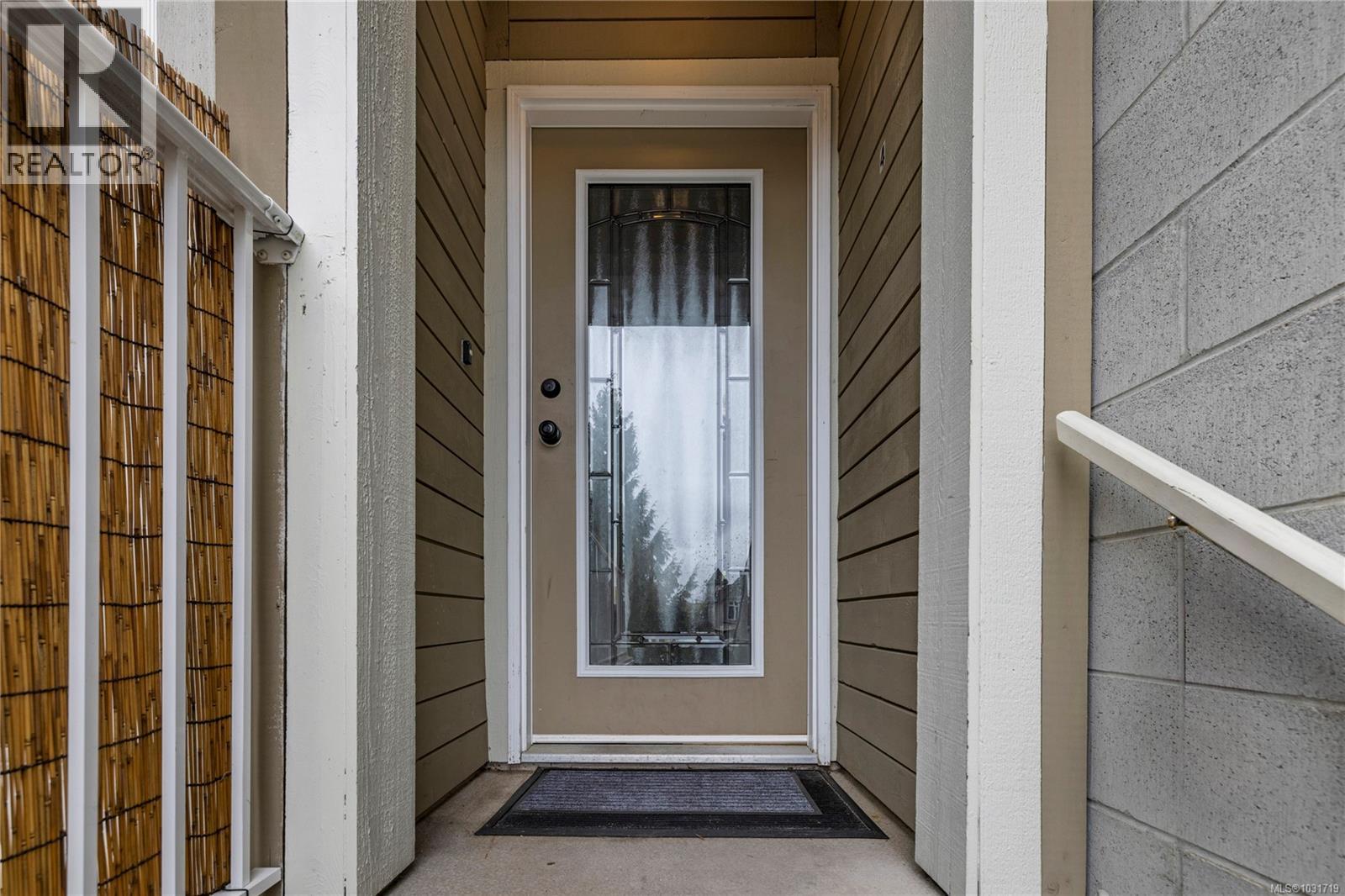 #4 668 BEACH RD - 24