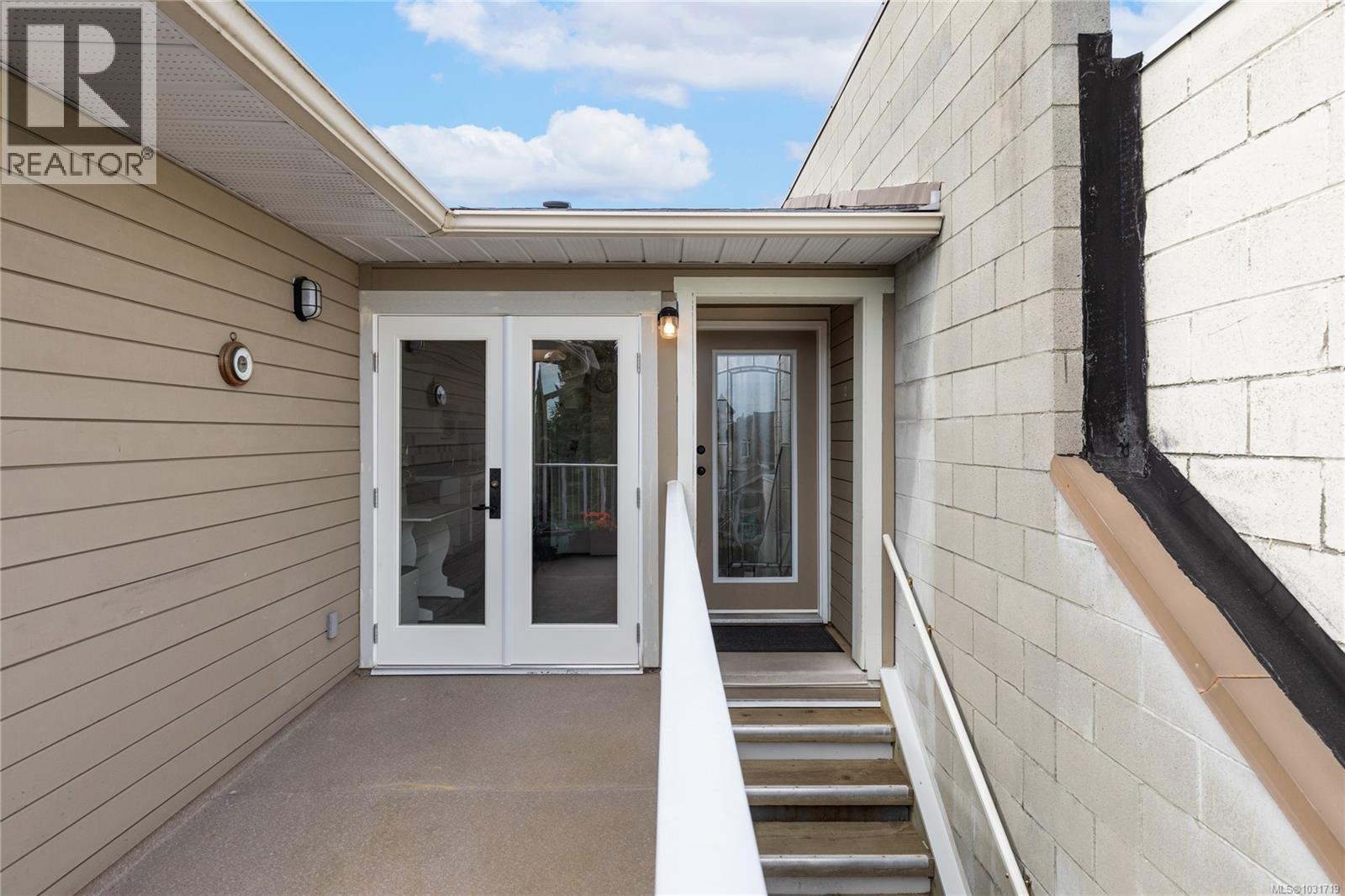 #4 668 BEACH RD - 25