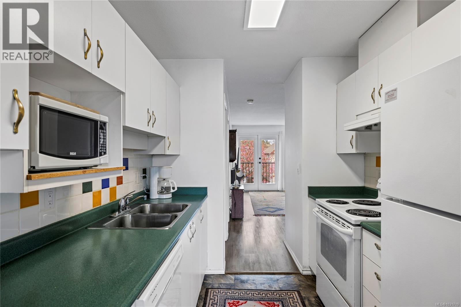 #4 668 BEACH RD - Image 3