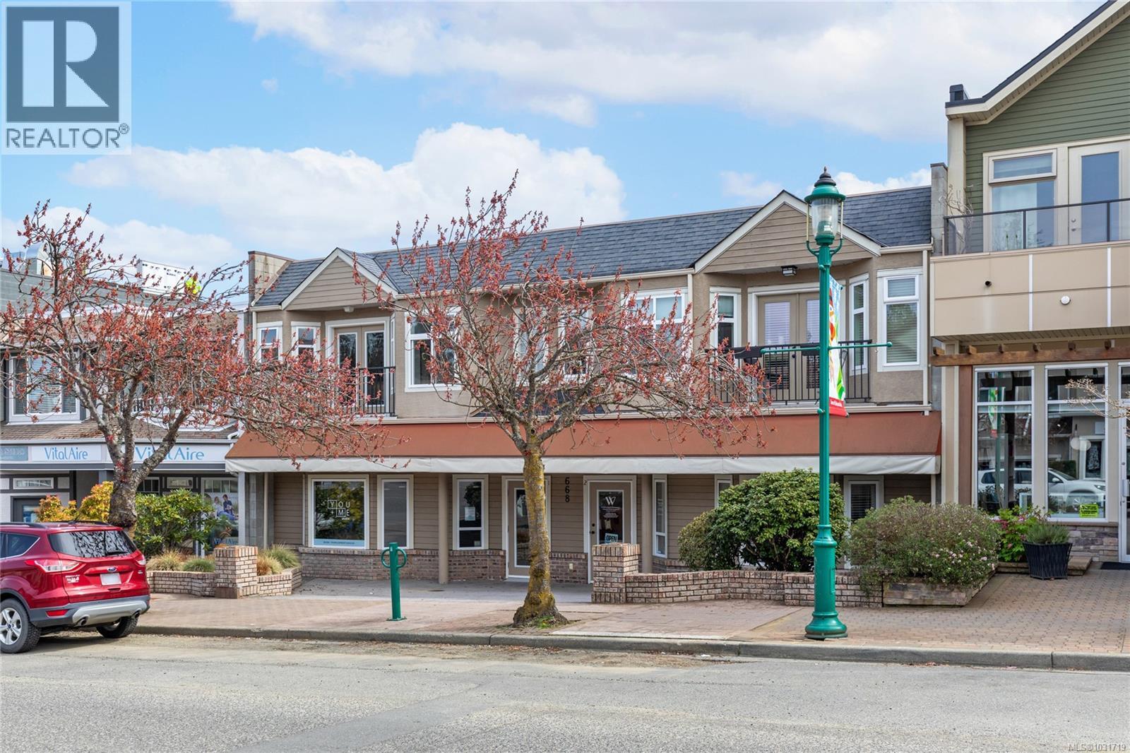 #4 668 BEACH RD - 31