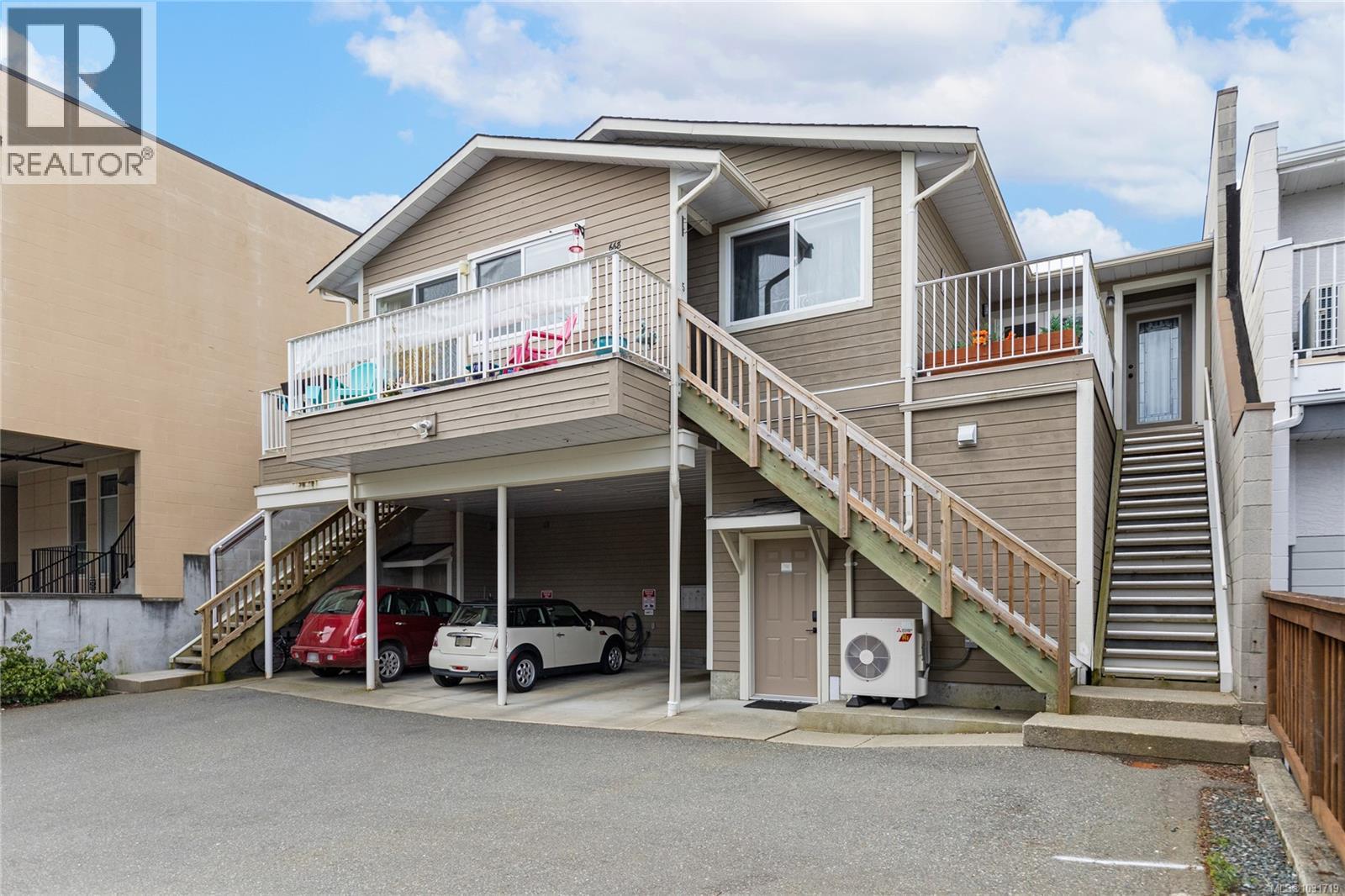 #4 668 BEACH RD - 32