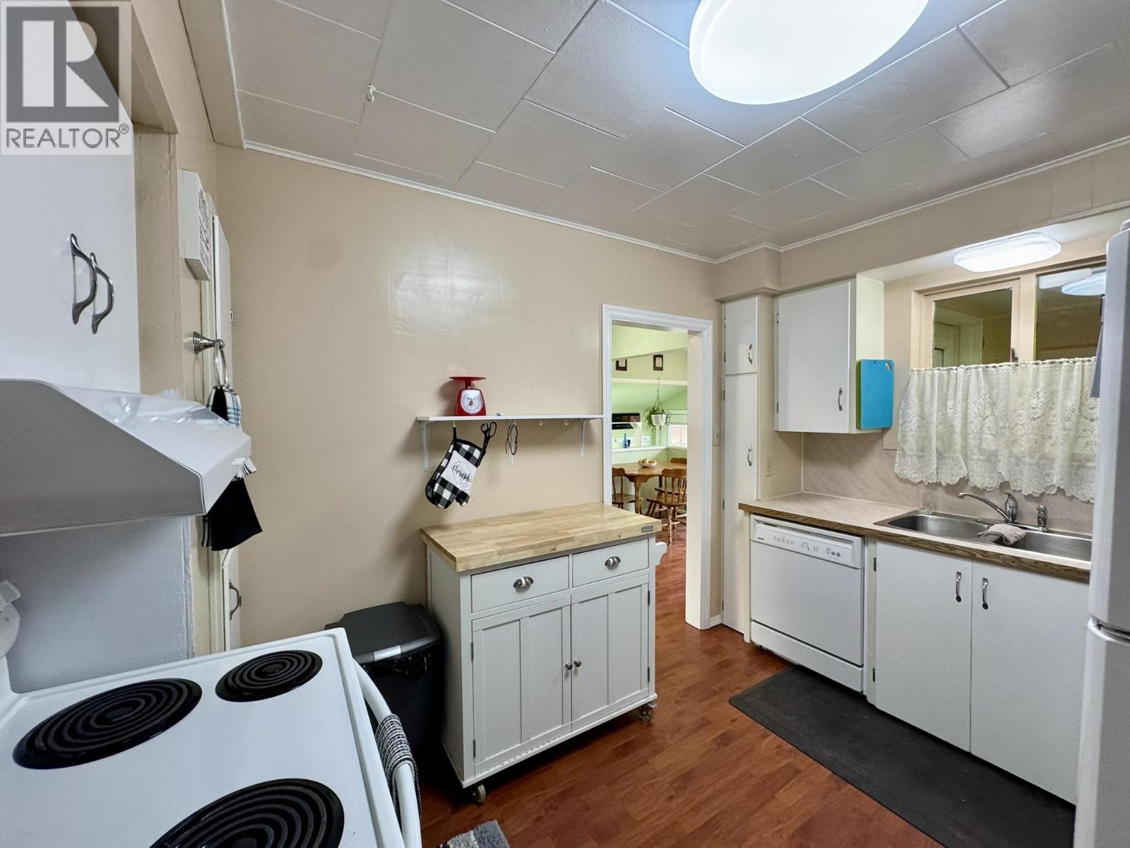 330 CEDAR AVENUE - 10