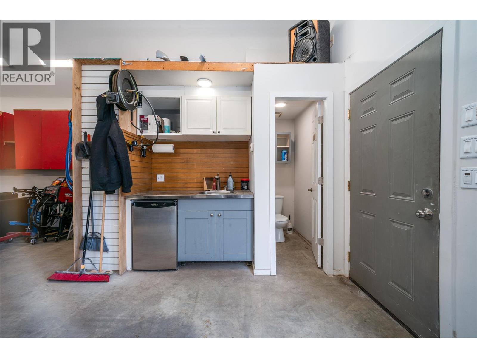 1150 Kelview Street, Kelowna