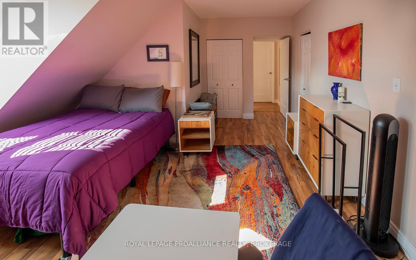 #2 244 KING STREET E - 15
