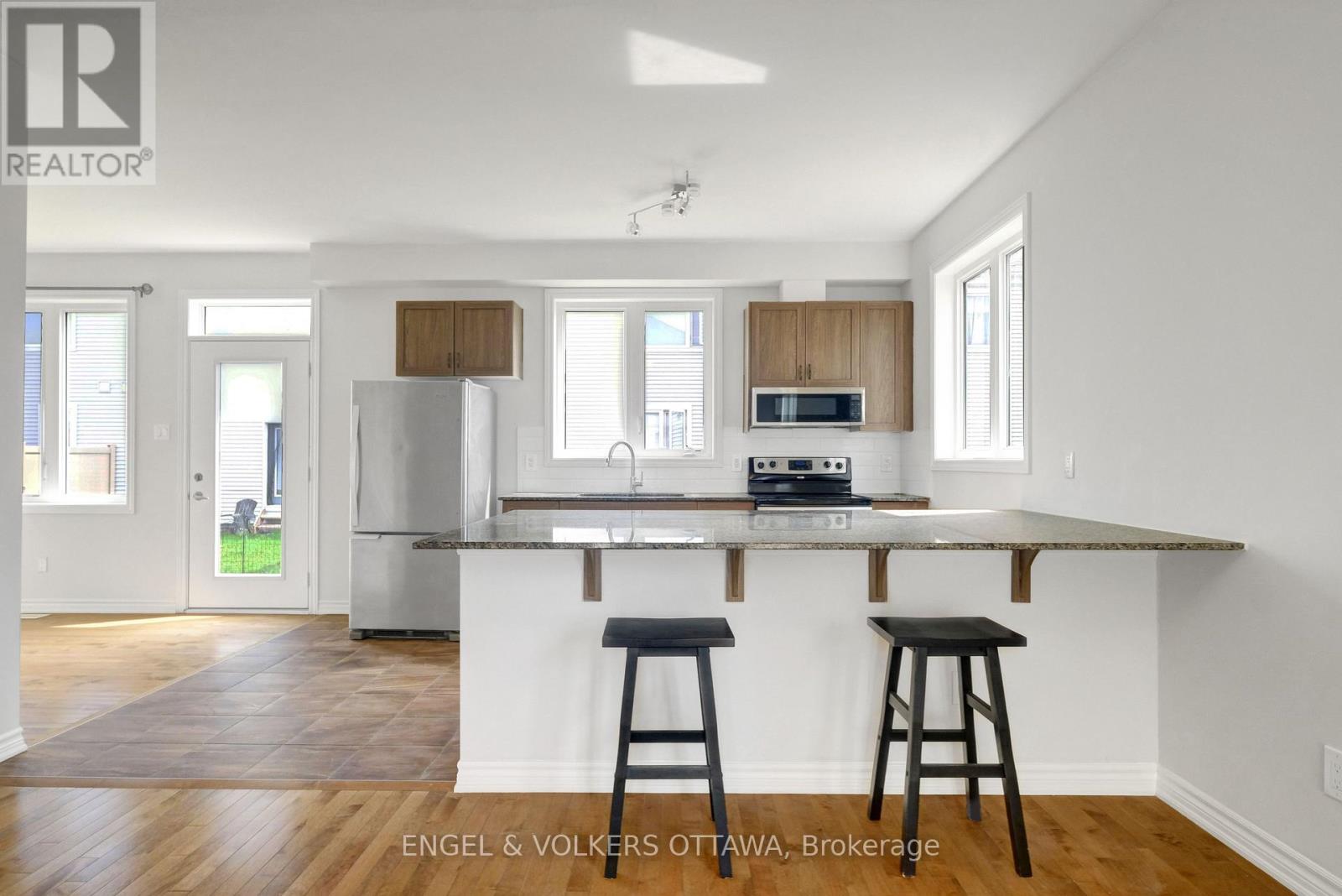 305 LAMARCHE AVENUE - 10