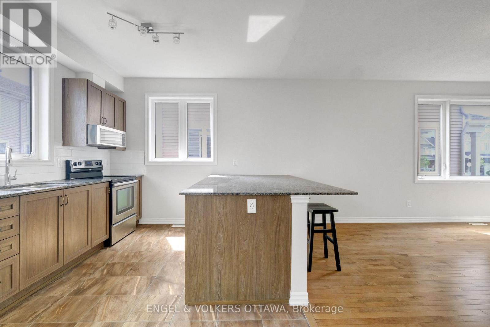 305 LAMARCHE AVENUE - 12