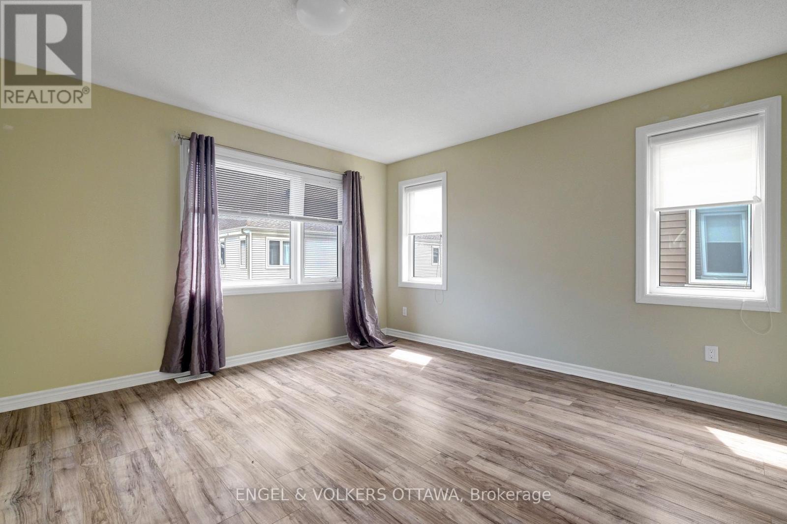 305 LAMARCHE AVENUE - 16