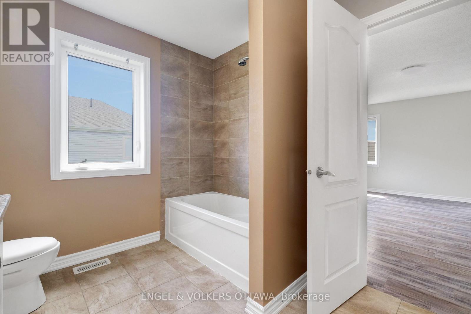 305 LAMARCHE AVENUE - 19