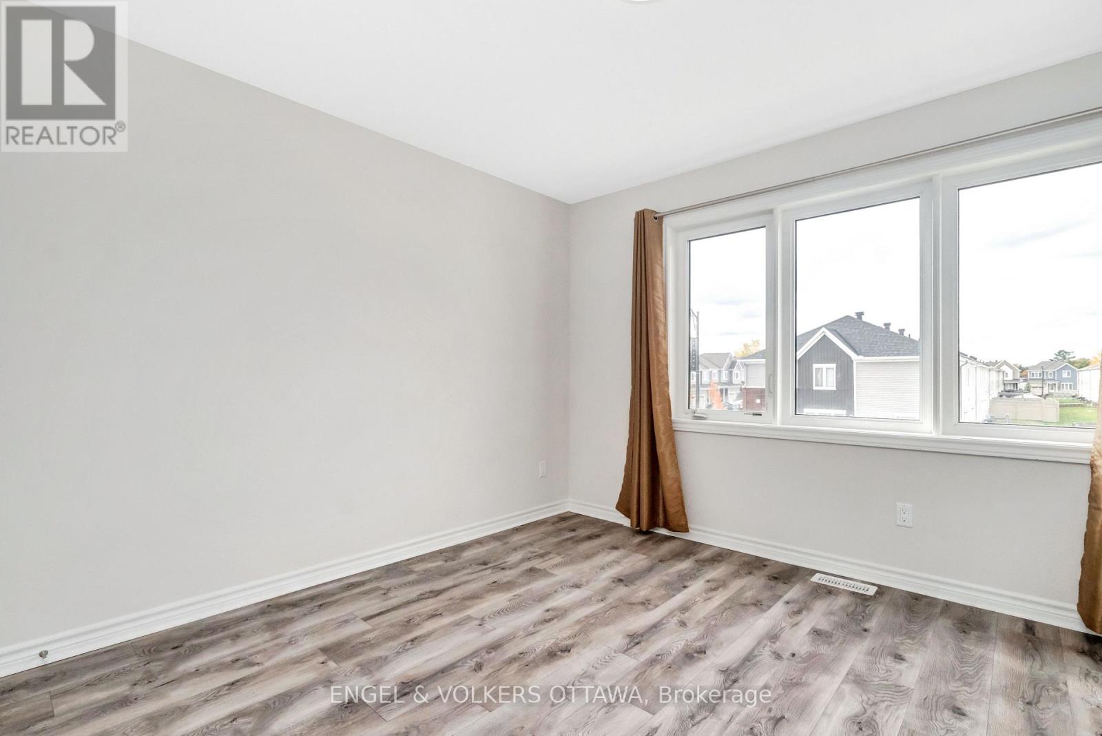 305 LAMARCHE AVENUE — photo 21
