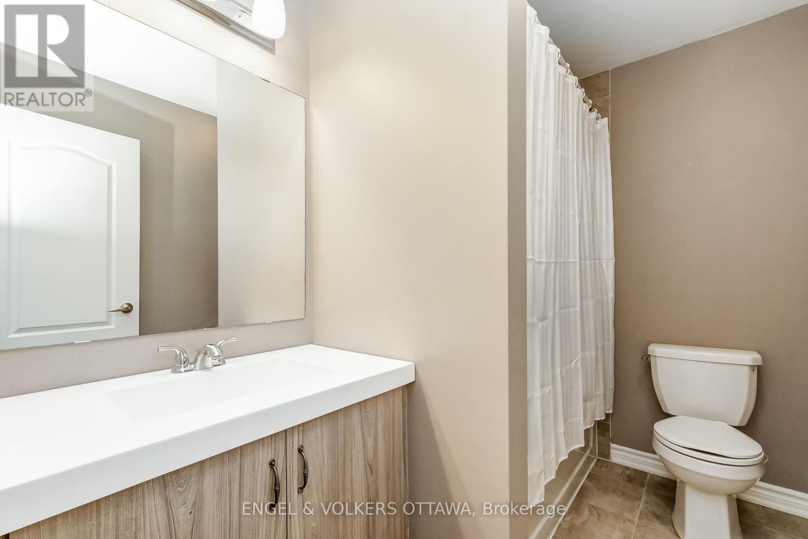 305 LAMARCHE AVENUE — photo 24