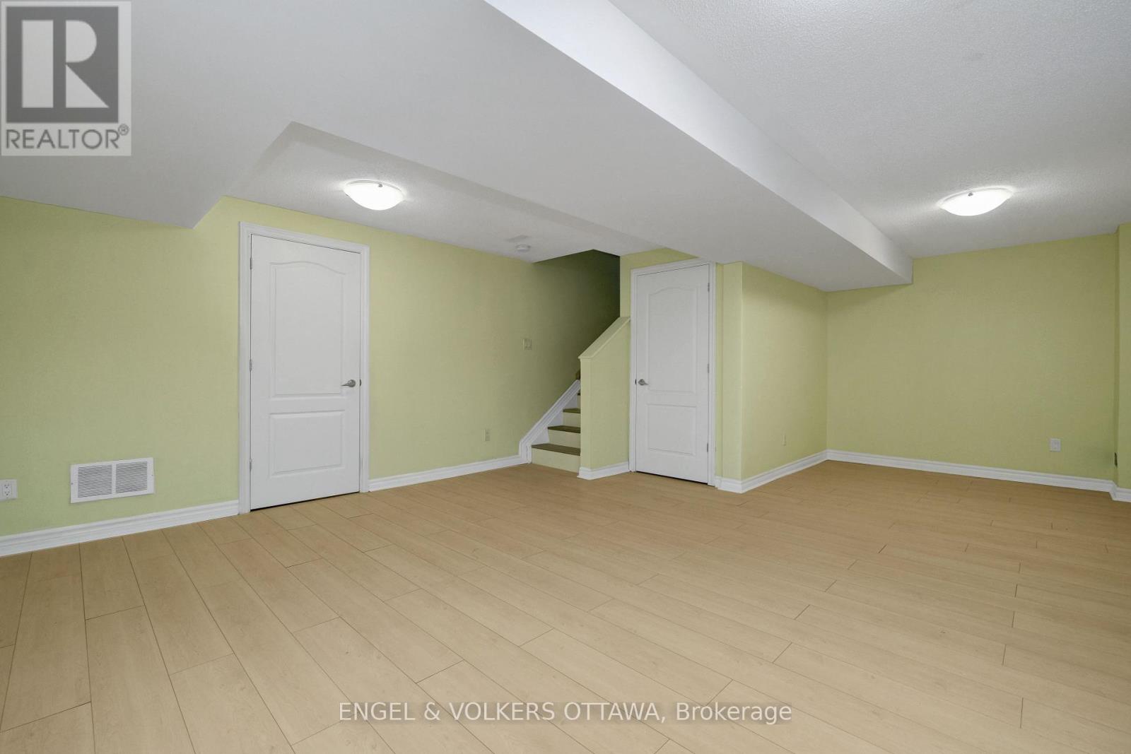 305 LAMARCHE AVENUE — photo 26