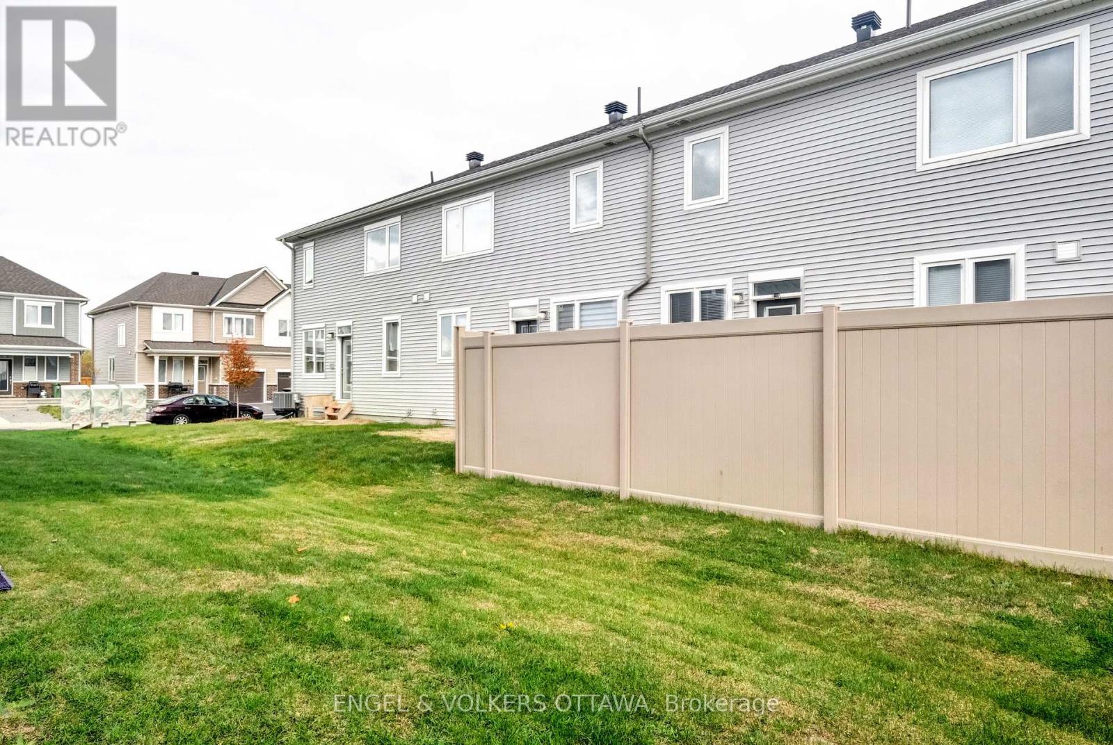 305 LAMARCHE AVENUE — photo 29