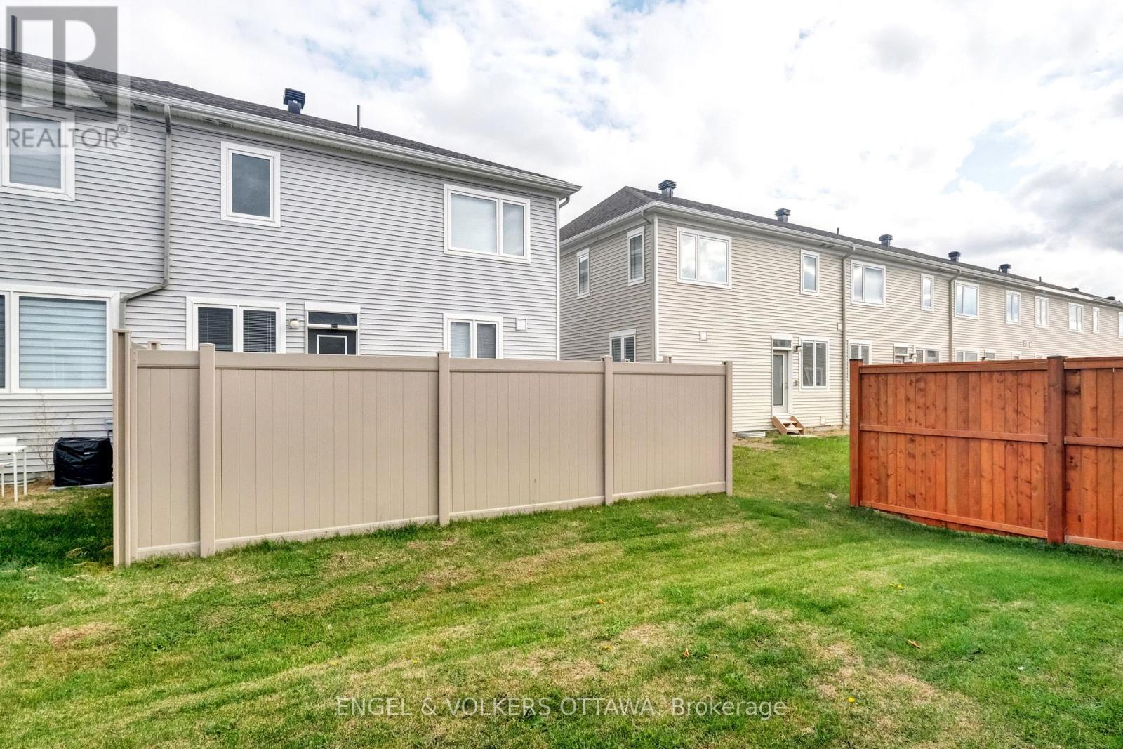 305 LAMARCHE AVENUE — photo 30