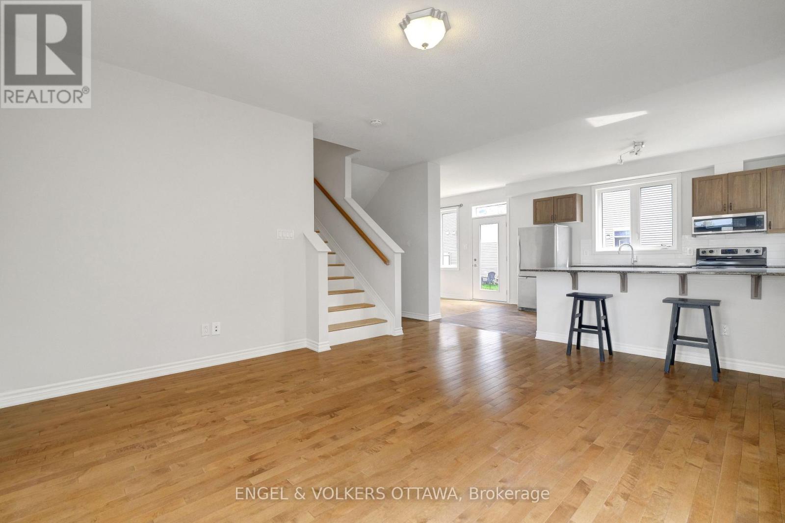 305 LAMARCHE AVENUE - 4