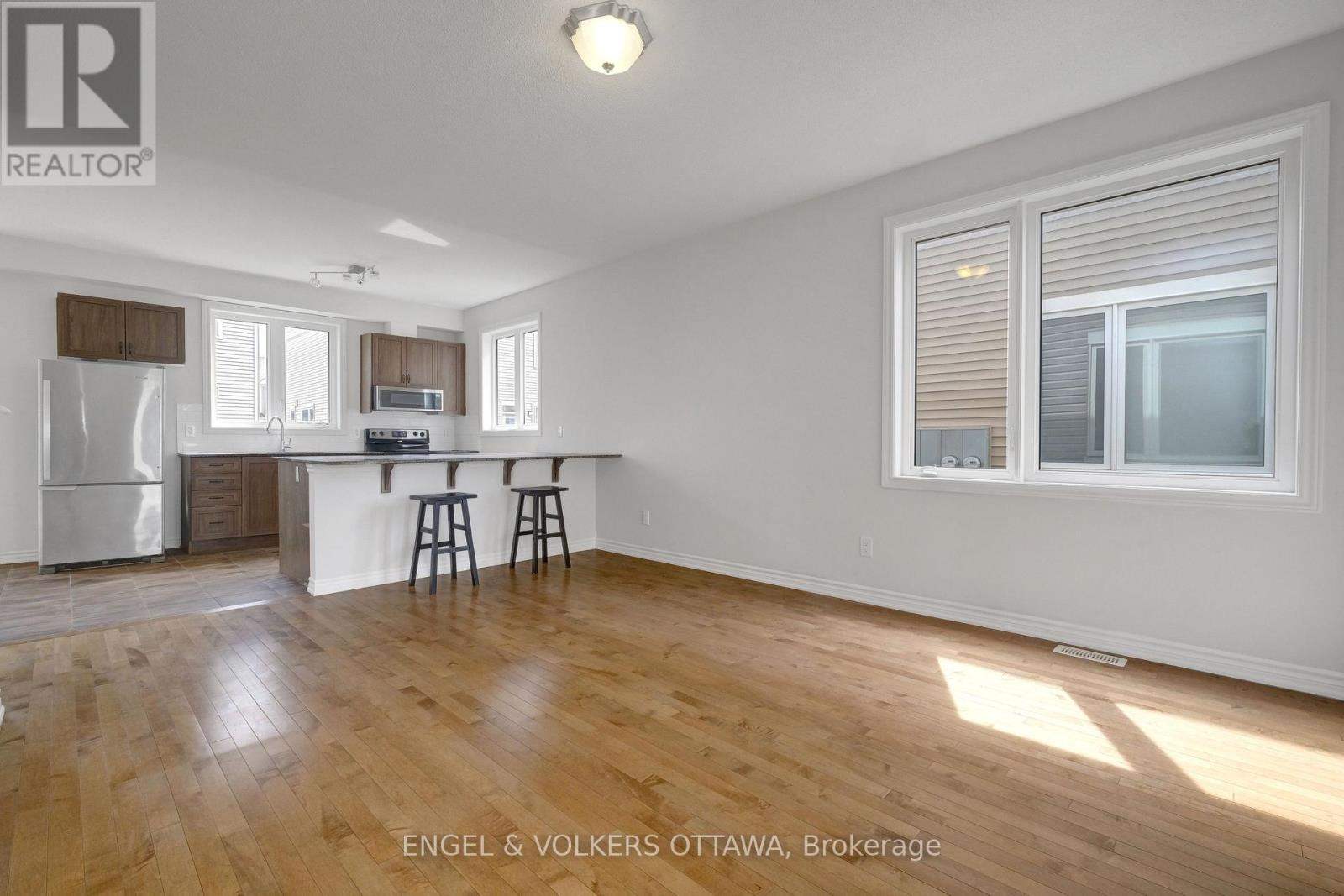 305 LAMARCHE AVENUE - 7