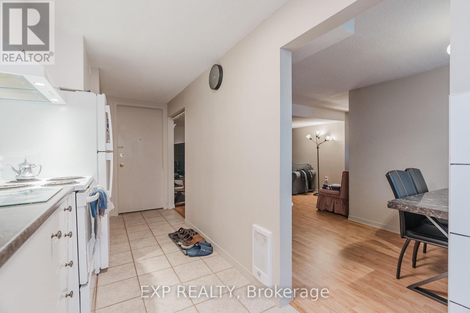 847 PINEWOOD CRESCENT — photo 27