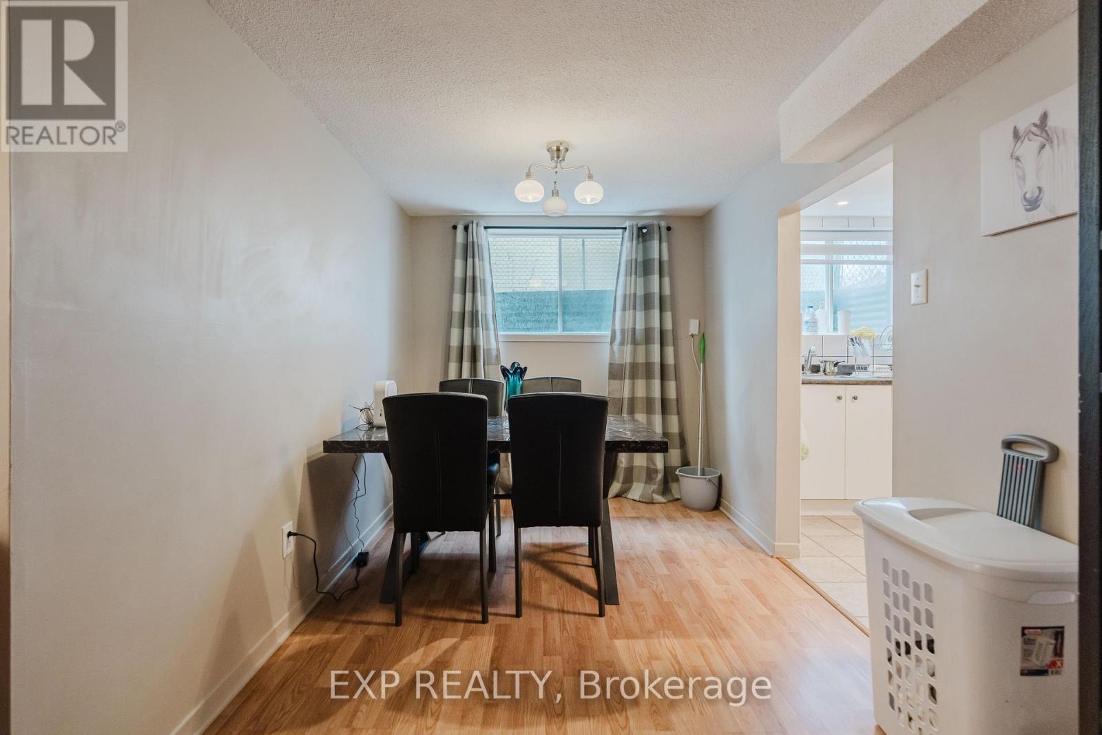 847 PINEWOOD CRESCENT — photo 31