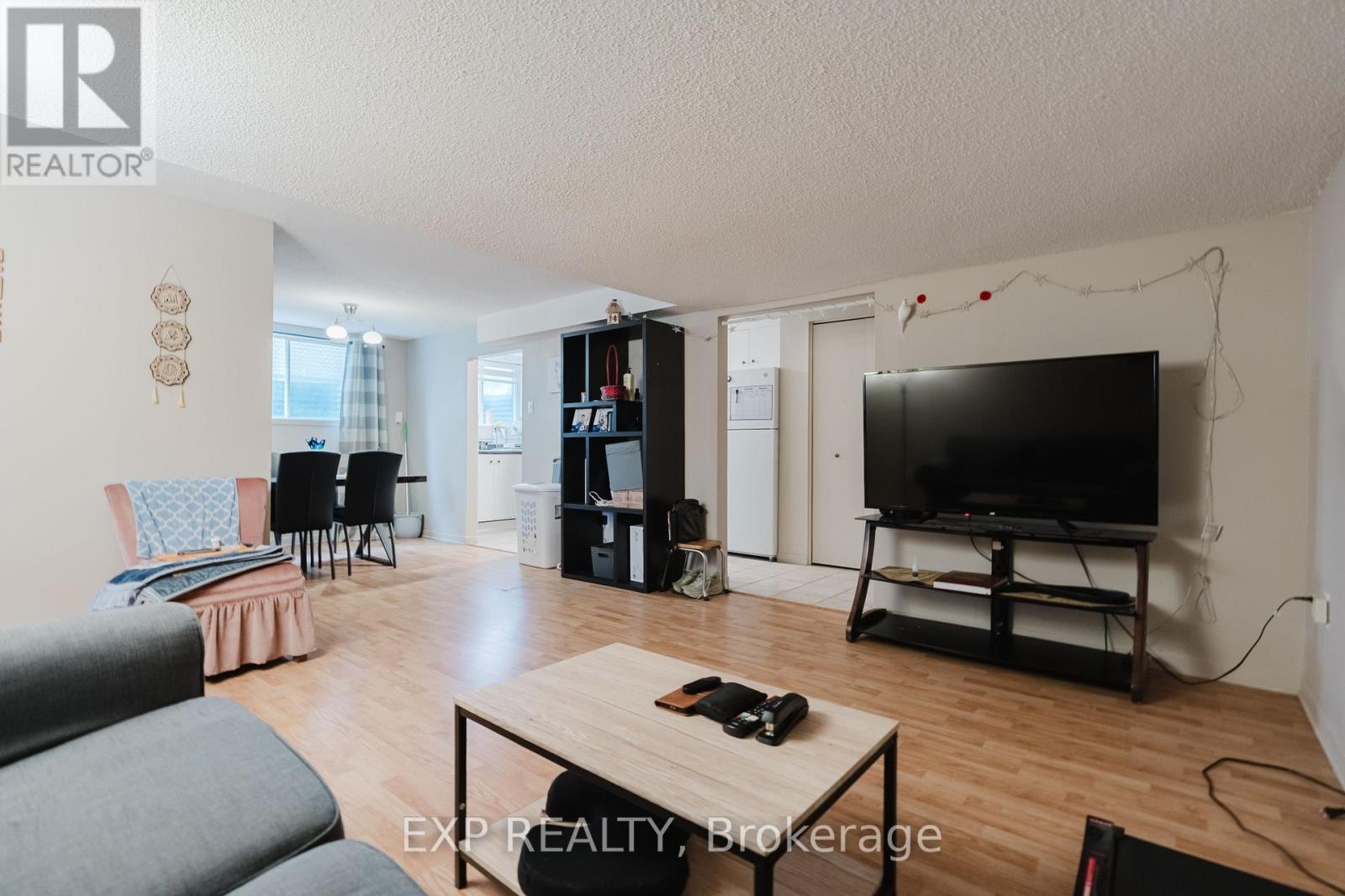 847 PINEWOOD CRESCENT — photo 32