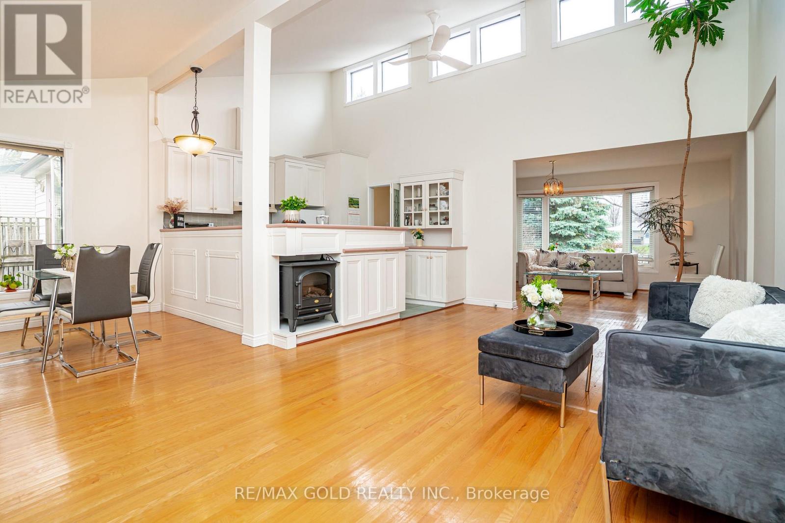 16 DONALDA PLACE - 14
