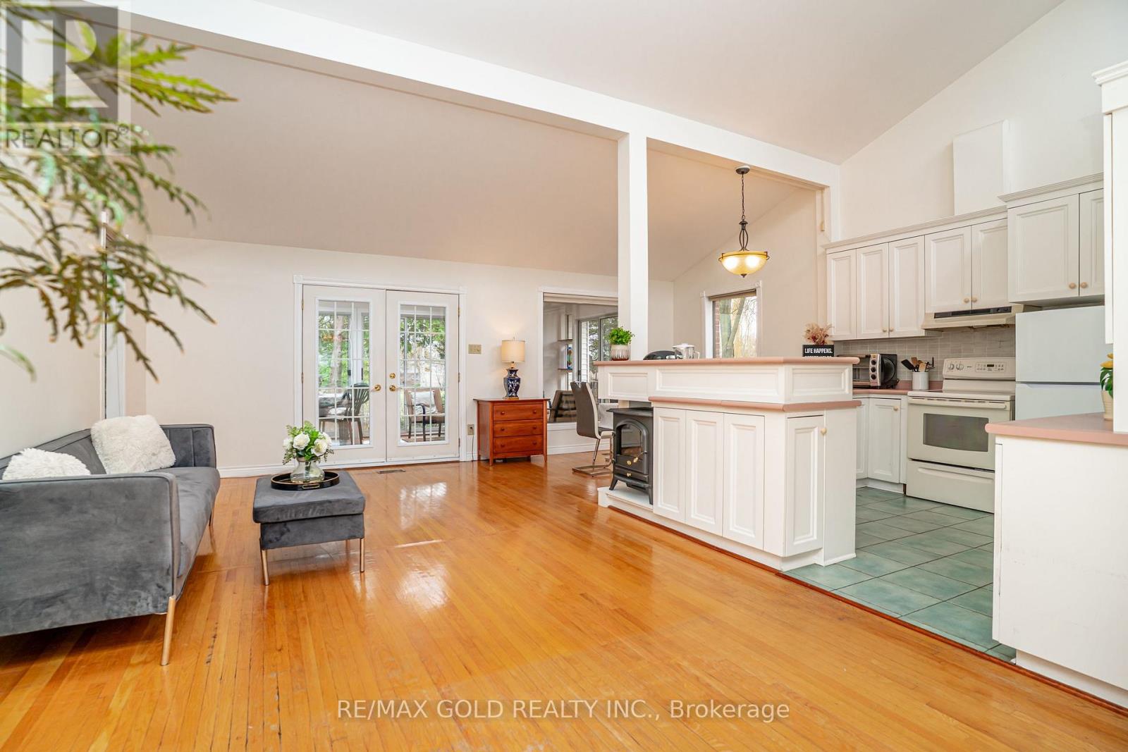 16 DONALDA PLACE - 13