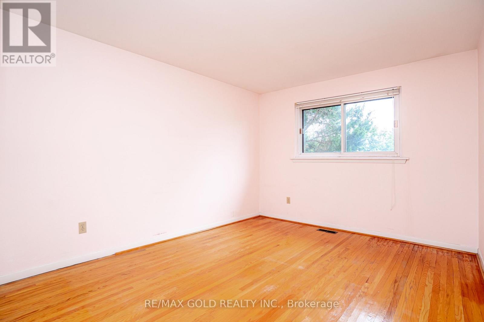 16 DONALDA PLACE - 33