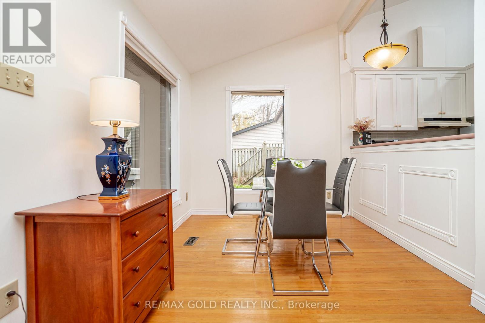 16 DONALDA PLACE - 15