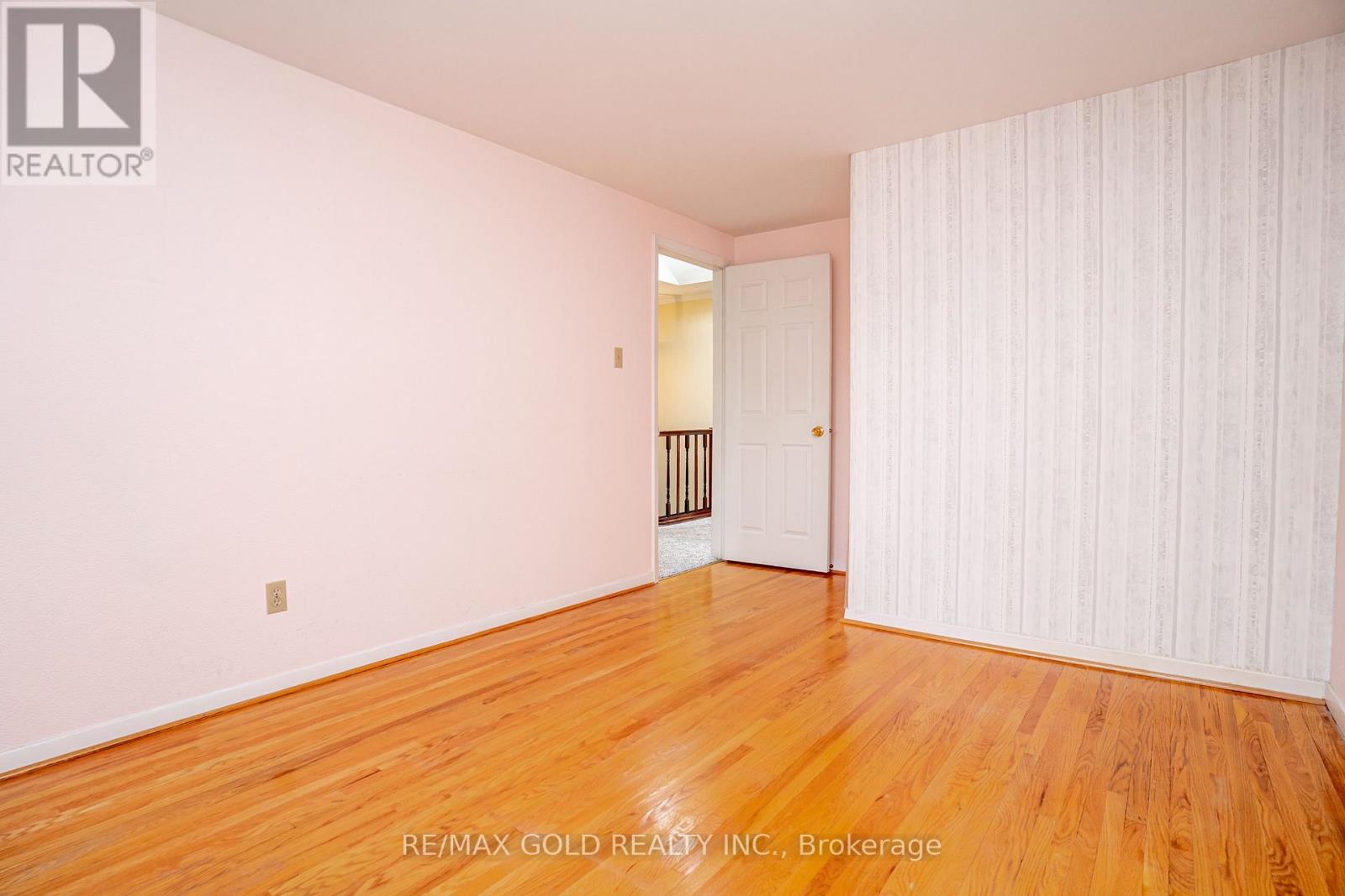 16 DONALDA PLACE - 34