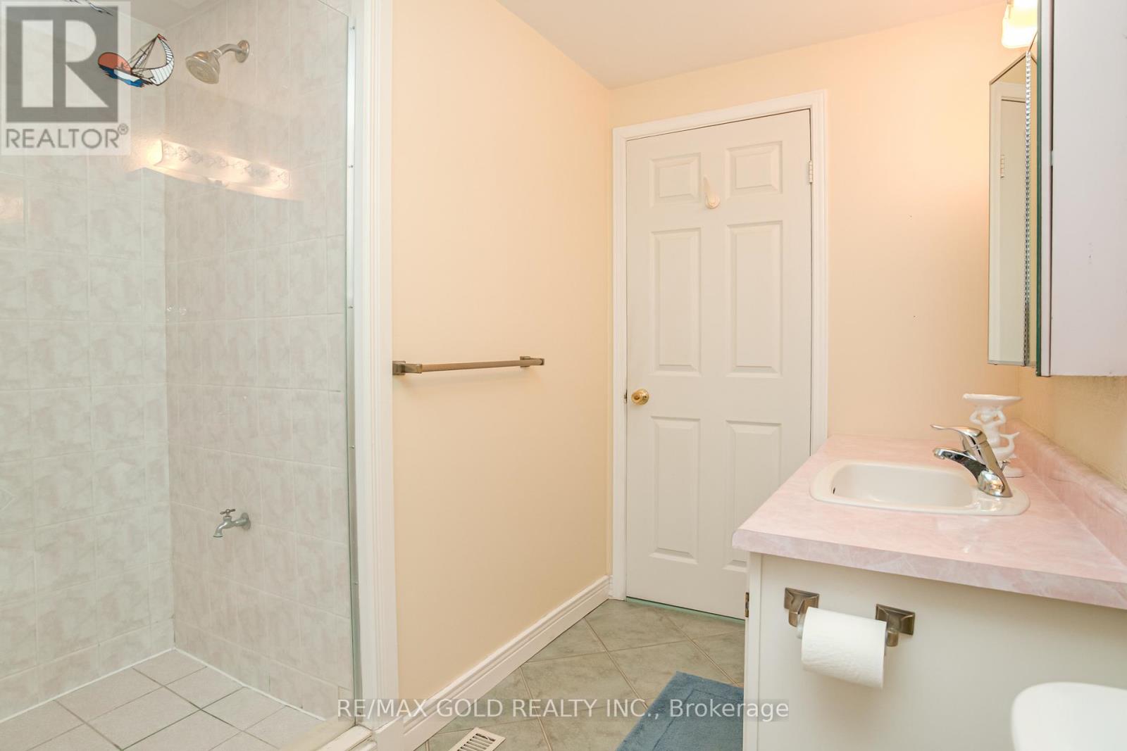 16 DONALDA PLACE - 36