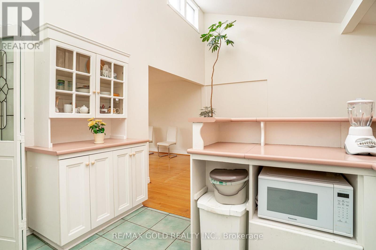 16 DONALDA PLACE - 20